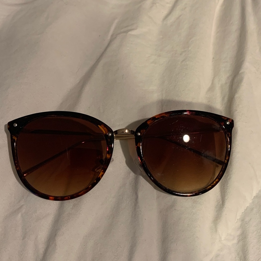 𝙵𝚛𝚊𝚗𝚌𝚎𝚜𝚌𝚊’𝚜 𝚂𝚞𝚗𝚐𝚕𝚊𝚜𝚜𝚎𝚜☀︎︎ - Picture 2 of 4